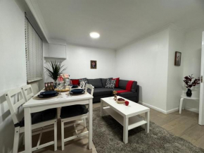 Stylish Entire Apartment with Private Garden in Camden, Central London